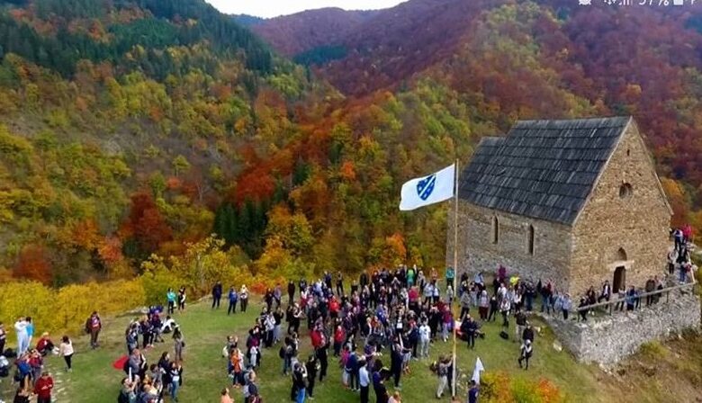 Stotine građana pohodilo Bobovac, simbol državnosti i postojanosti Bosne