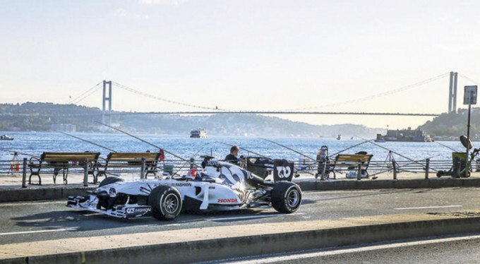 Svjetski poznati piloti F1 formule obišli Istanbul