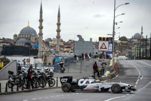 Svjetski poznati piloti F1 formule obišli Istanbul