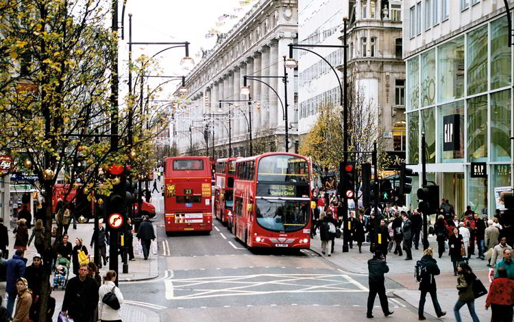 Uprkos pandemiji: Božićna shopping groznica u Londonu