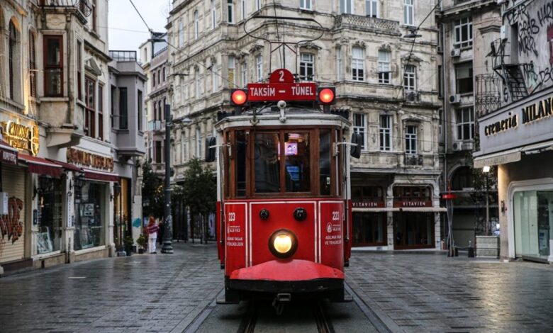 Policijski sat u Istanbulu: Prazne ulice u jednom od najmnogoljudnijih gradova svijeta