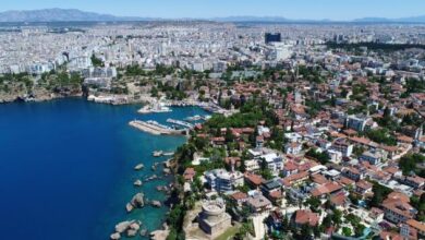 Photo of U vrijeme policijskog sata: Turisti se kupaju i sunčaju na plažama u Antaliji