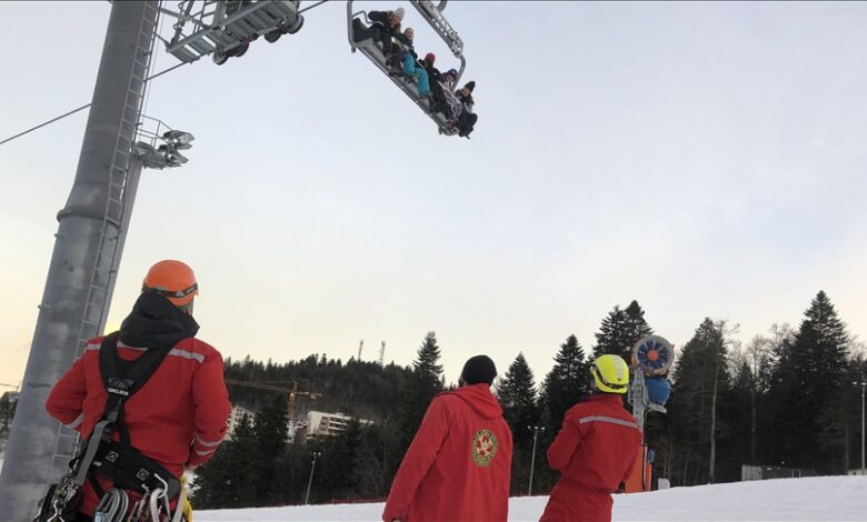 Bjelašnica: Na skijalištu na Babinom dolu akcija spašavanja iz lifta šestosjed u zastoju