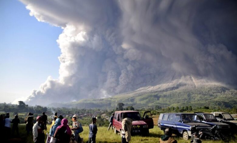 Snažne erupcije dva vulkana u Indoneziji