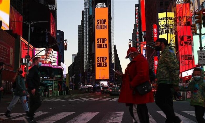 New York: Sa velikog ekrana na trgu Times Square poslana poruka “Zaustavite Gulena“