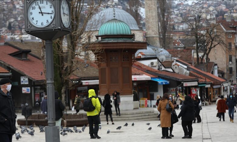 U Kantonu Sarajevo još 451 osoba oboljela od koronavirusa, devetero preminulo