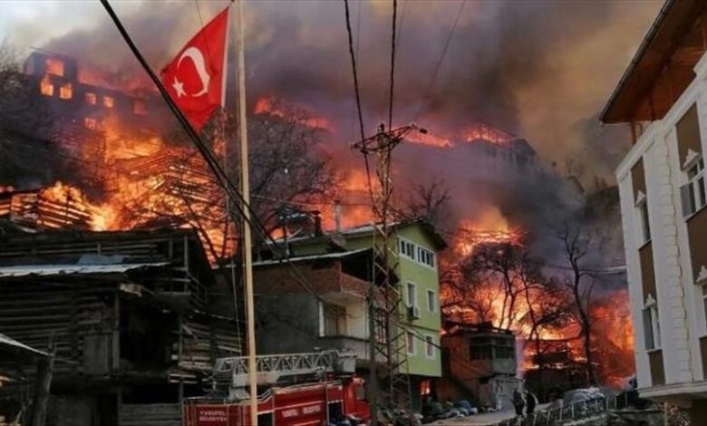 Turska: Požar zahvatio veliki broj kuća u Artvinu