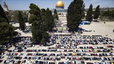 Photo of Blizu 70.000 Palestinaca u al-Aksi klanjalo prvi džuma-namaz u ramazanu