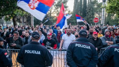 Photo of Crna Gora: Protesti u više gradova protiv smjene Leposavića, pjesme i transparenti kojima se negira genocid