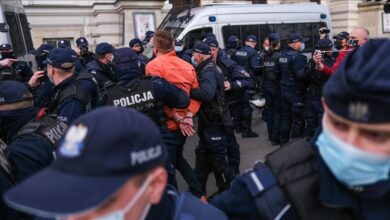 Photo of Poljska: U Varšavi održani protesti protiv mjera uvedenih za suzbijanje koronavirusa