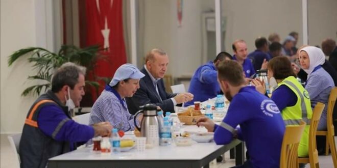 Turska: Erdogan na Praznik rada iftario zajedno sa radnicima