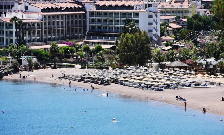 Zbog popuštanja mjera veći broj građana na plažama u Antaliji i Mugli