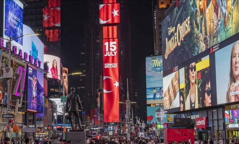 Pokušaj puča FETO-a 15. jula prikazan na Times Squareu