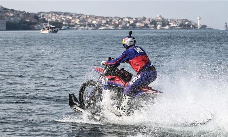 Turska: Vozač iz Australije prvi motociklom prešao Bosfor