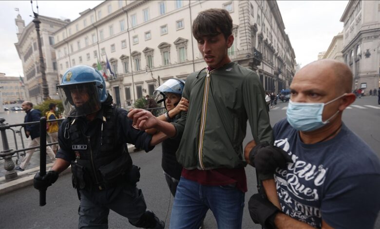 Na protestima protiv "zelene propusnice" privedeno 12 osoba