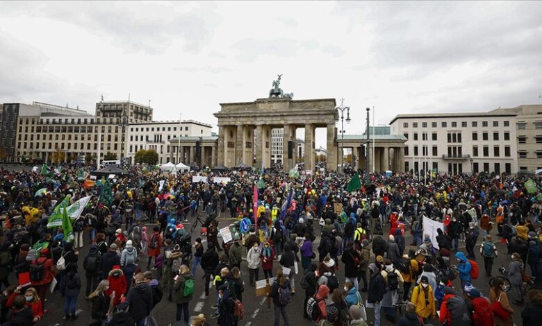 Njemačka: U Berlinu protesti aktivista za borbu protiv klimatskih promjena 
 Njemačka: U Berlinu protesti aktivista za borbu protiv klimatskih promjena