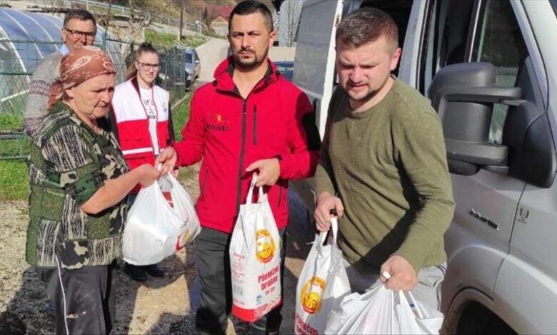 Timovi Merhameta na terenu dostavljaju pomoć ugroženima od poplava