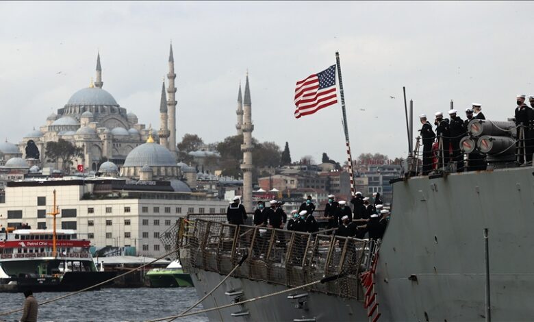 Američki ratni brod "USS Porter" u luci Sarayburnu u Istanbulu