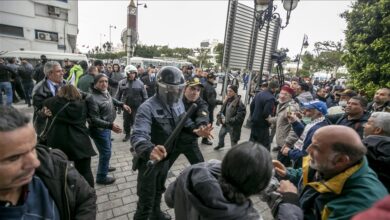 Photo of Tunis: Policija suzavcem protiv demonstranata