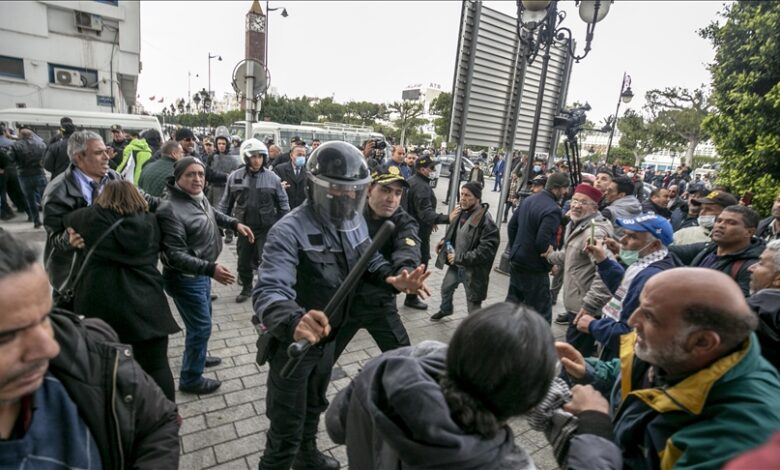 Tunis: Policija suzavcem protiv demonstranata