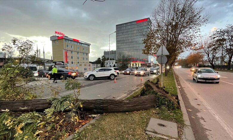 Olujno nevrijeme u Turskoj: Vjetar i u Samsunu uzrokovao materijalnu štetu 
 Olujno nevrijeme u Turskoj: Vjetar i u Samsunu uzrokovao materijalnu štetu