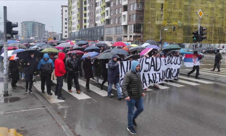 U Novom Sadu uprkos kiši blokiran saobraćaj na kružnom toku