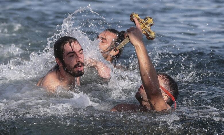 Turska: U Istanbulu održano plivanje za Časni krst 
 Turska: U Istanbulu održano plivanje za Časni krst