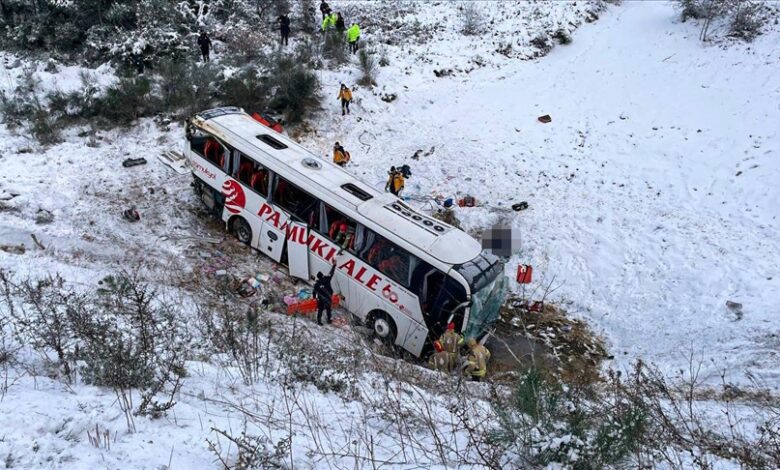 U autobuskoj nesreći u Istanbulu poginule najmanje dvije osobe 
 U autobuskoj nesreći u Istanbulu poginule najmanje dvije osobe