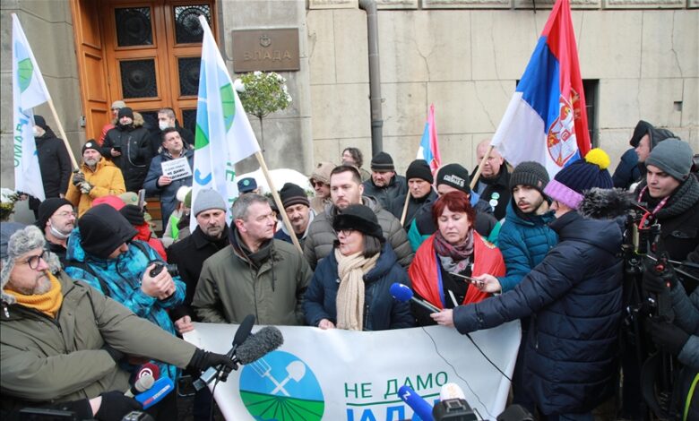 Demonstranti pred Vladom tražili odlazak Rio Tinta