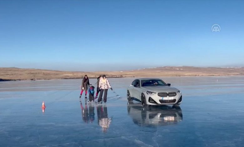 Jezero u Turkiye okovano ledom: Vožnja automobilom, klizanje i eskimski ribolov