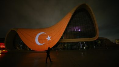 Photo of Baku: Centar "Heydar Aliyev" u bojama turske zastave 
 Baku: Centar "Heydar Aliyev" u bojama turske zastave