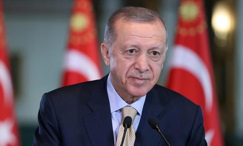 Erdogan po preporuci ljekara napravio jednodnevnu pauzu u predizbornim aktivnostima 
 Erdogan po preporuci ljekara napravio jednodnevnu pauzu u predizbornim aktivnostima