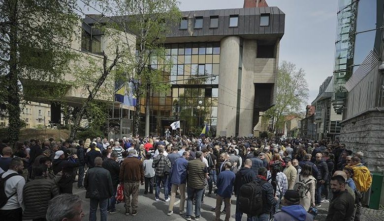 Završeni protesti ispred zgrade Parlamenta FBiH u Sarajevu: Najavljena nova okupljanja