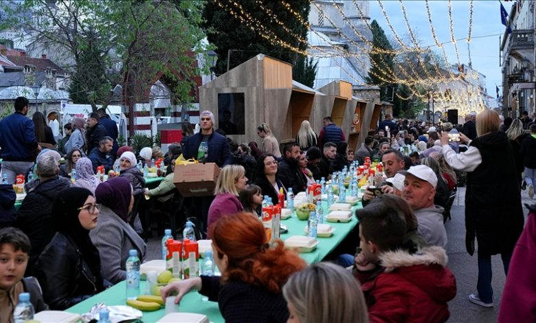 Mostar: Skoro 1.500 postača i gostiju na zajedničkom iftaru na otvorenom