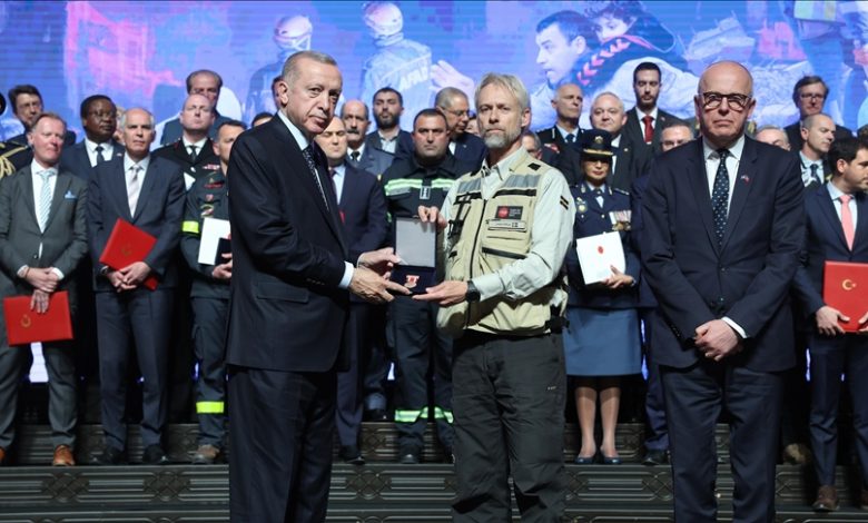 Turkiye: Medalje za spasioce za istaknutu žrtvu i zalaganje u pomoći nakon zemljotresa