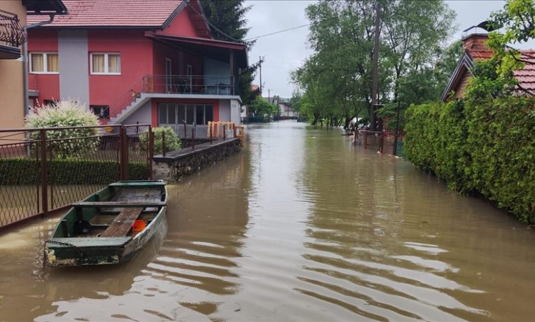 Crveni križ FBiH: Isušivači, pumpe za ispumpavanje vode, deke i hrana na putu za USK