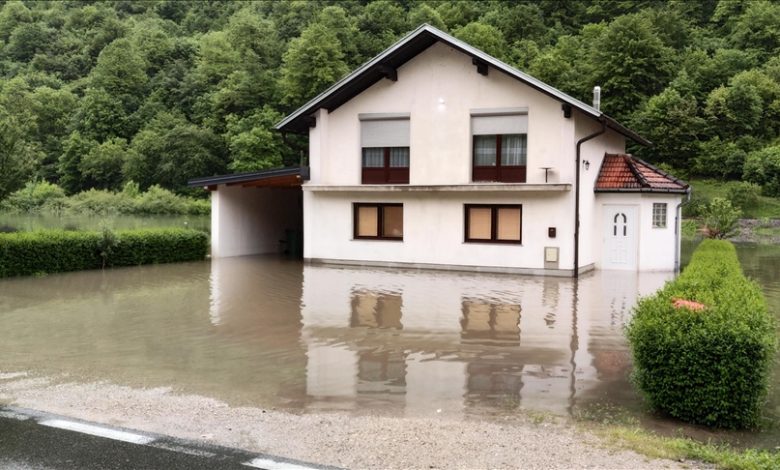 Vodostaji Sane i Une rastu, voda i u objektima za stanovanje