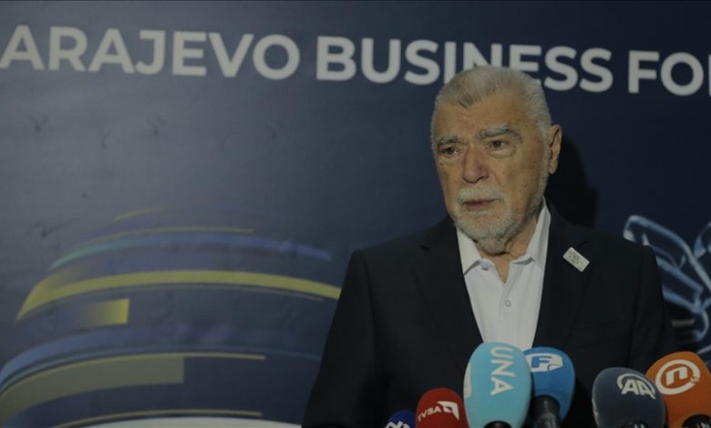 Mesić: Nije saradnja s BiH da neko ide u Mostar ili u Banjaluku, a zaobilazi Sarajevo