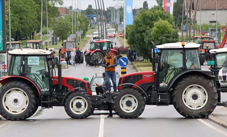 Poljoprivrednici blokirali Klisanski most u Novom Sadu