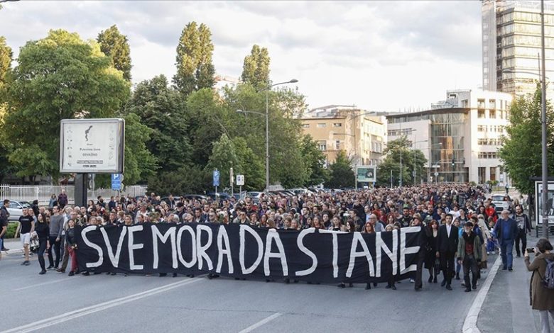 Komemorativna šetnja i cveće u Dunav za žrtve dve tragedije