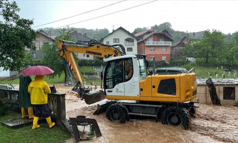 Jako nevrijeme ponovo pogodilo Općinu Teočak: Poplavljena osnovna škola 
 Jako nevrijeme ponovo pogodilo Općinu Teočak: Poplavljena osnovna škola