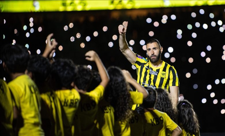 Al-Ittihad objavio video potpisivanja ugovora: Benzema je ovdje, zaurlat će novi tigar 
 Al-Ittihad objavio video potpisivanja ugovora: Benzema je ovdje, zaurlat će novi tigar