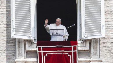 Photo of Vatikan: Papa Franjo nakon operacije održao govor na Trgu Svetog Petra