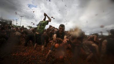 Photo of Na "La Tomatina" festivalu u Kolumbiji gađali se s 35 tona paradajza