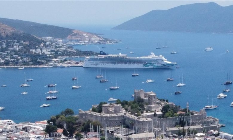 Kruzer "Norwegian Jade" uplovio u luku Bodrum u Turkiye