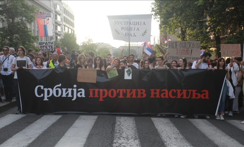 Beograd: Nekoliko desetina hiljada građana okupilo se na protestu "Srbija protiv nasilja"