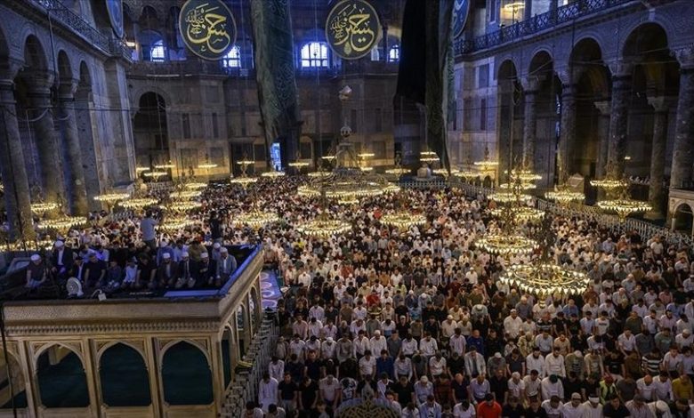 Hiljade vjernika na bajram namazu u istanbulskoj džamiji Aja Sofija