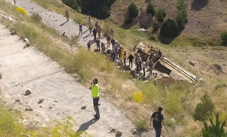 Turkiye: U prevrtanju autobusa u Karsu poginulo sedam osoba, 22 povrijeđene 
 Turkiye: U prevrtanju autobusa u Karsu poginulo sedam osoba, 22 povrijeđene