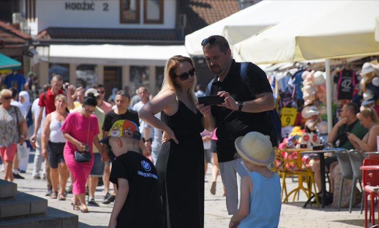 Unatoč visokim temperaturama na ulicama Sarajeva veliki broj turista