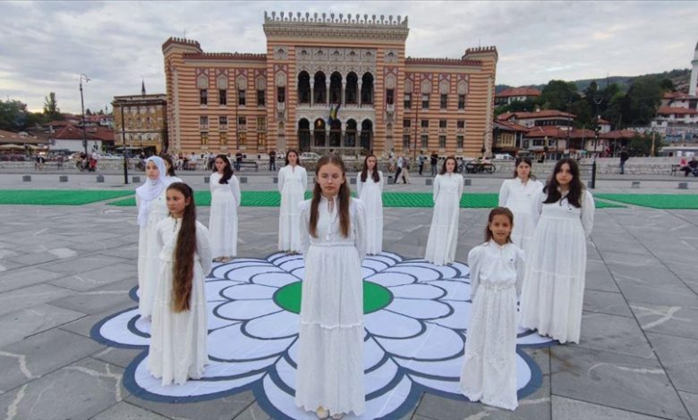 U Sarajevu održan performans "Cvijet istine i nade"